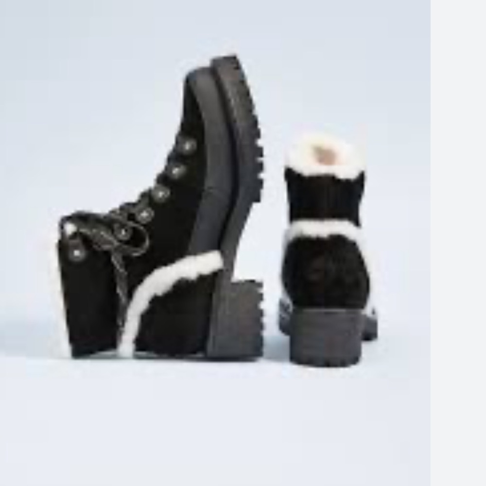 New in box Tory Burch Cooper Shearling Bootie size 7 1/2